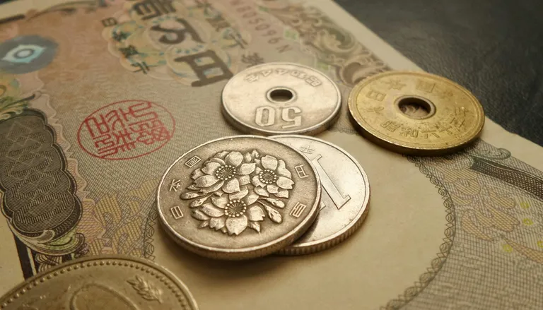 Japanese yen coins resting on banknotes