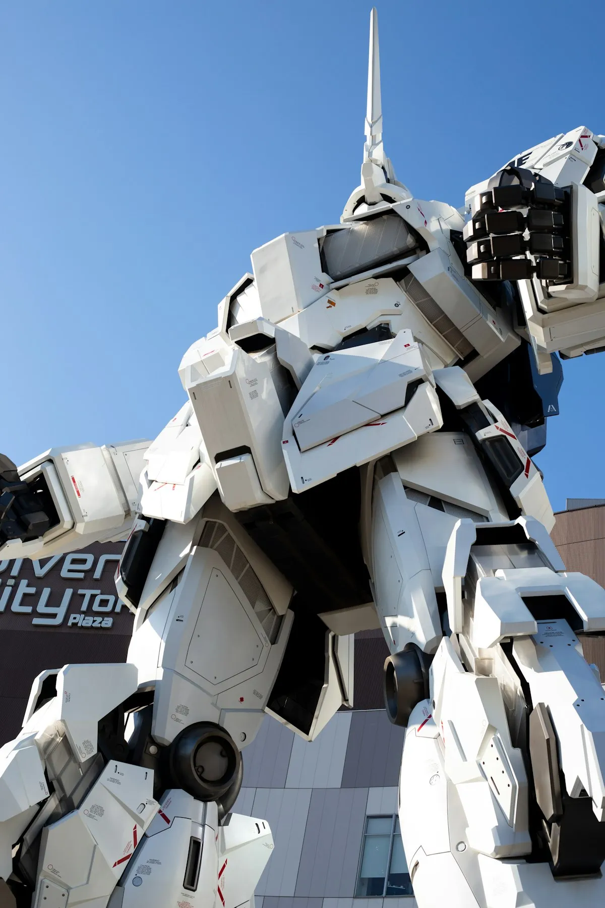 The life-size Unicorn Gundam statue outside DiverCity Tokyo Plaza in Odaiba